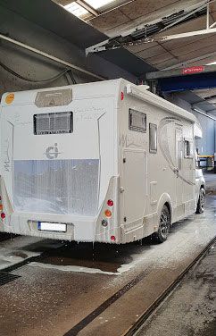 Lavadero Low Cost Canovelles parte trasera de autocaravana